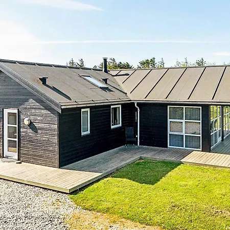 10 Person In Lokken-by Traum