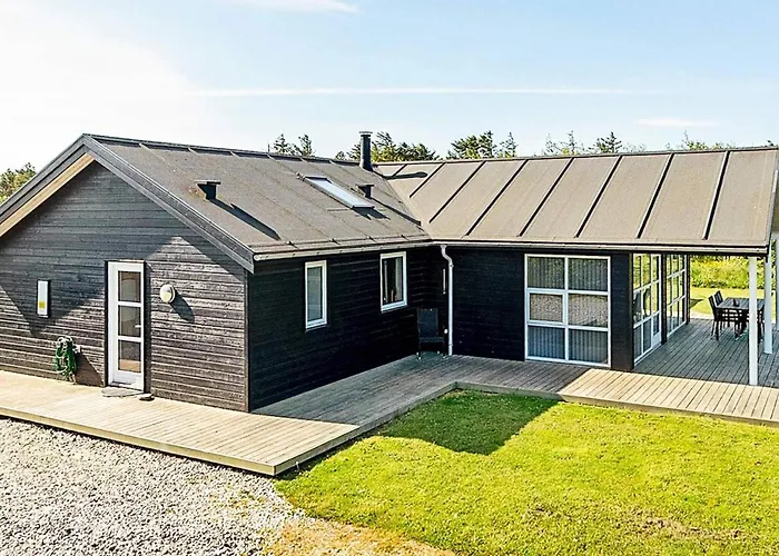 10 Person In Lokken-by Traum