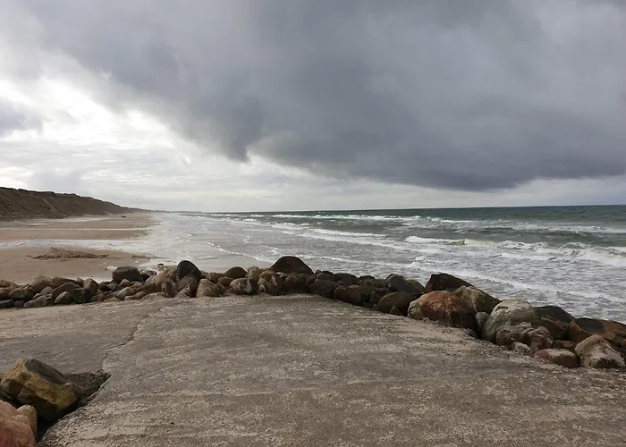 10 Person In Lokken-by Traum